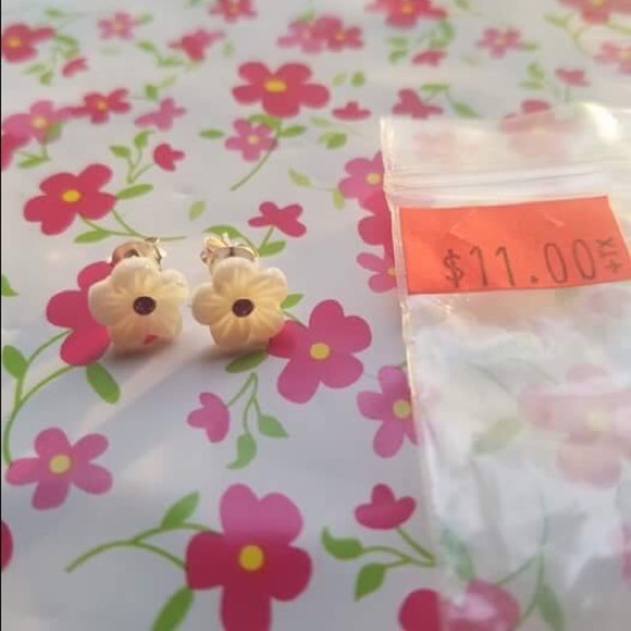 💥5/$25💥Sterling silver earrings - Picture 1 of 1